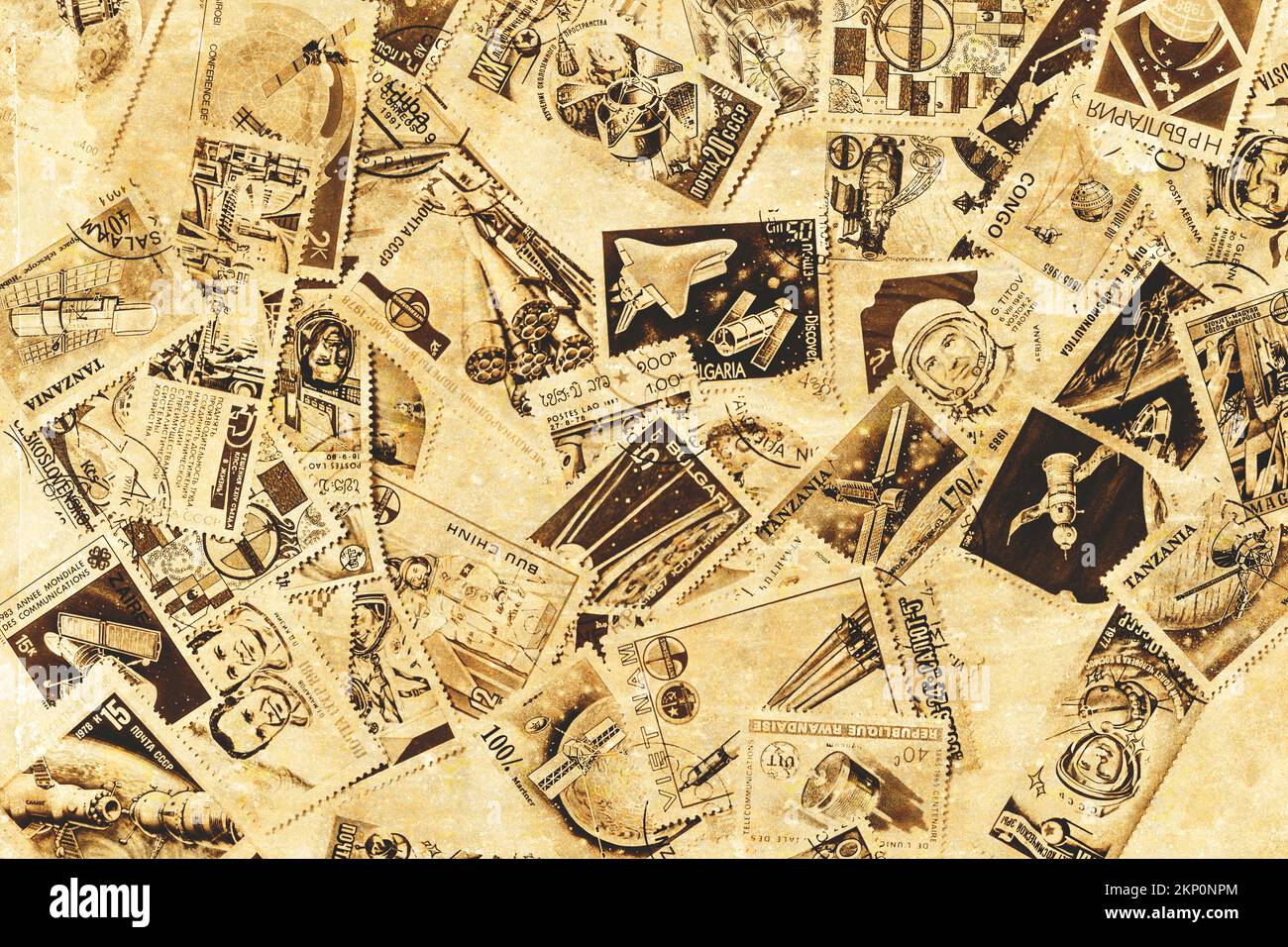 Historische Briefmarkensammlung für Luft- und Raumfahrt im Vintage-Stil Verwittertes Styling Stockfoto
