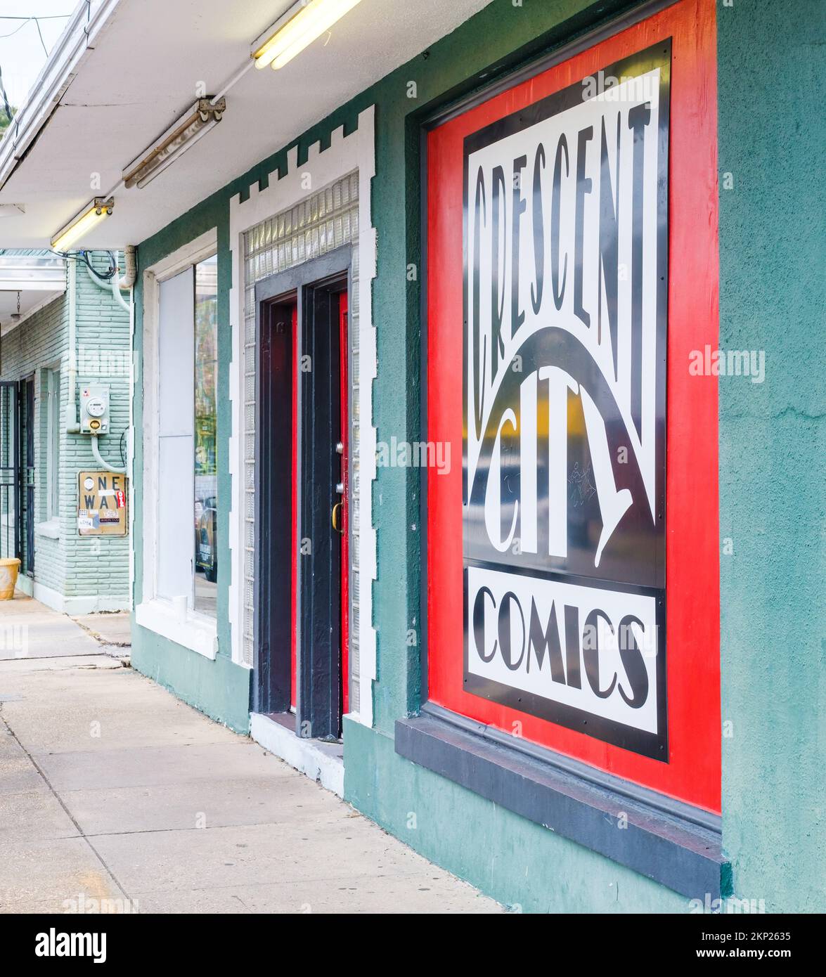 NEW ORLEANS, LA, USA - 21. NOVEMBER 2022: Crescent City Comics auf der Calhoun Street Stockfoto