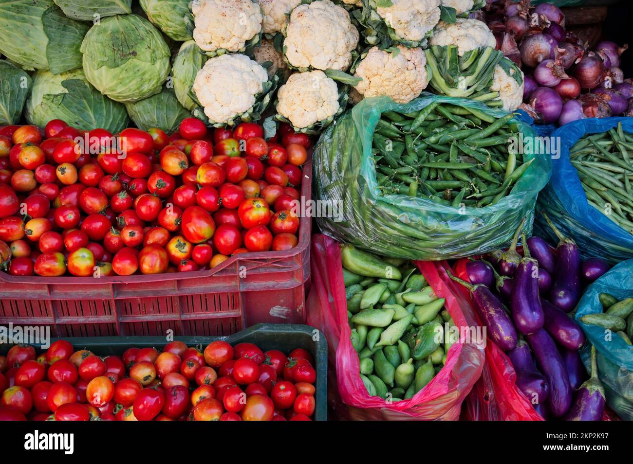 Markt in Kathmandu, Nepal mit verschiedenen bunten Früchten Stockfoto