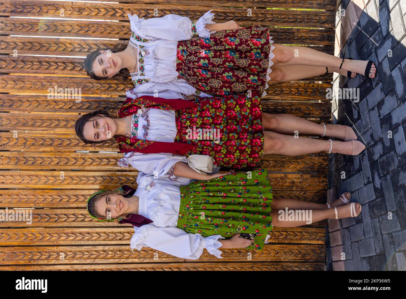 Traditionelle Hochzeitsfeier der Bräutigame im Dorf Calinesti, Kreis Satu Mare, Maramureș, Rumänien Stockfoto