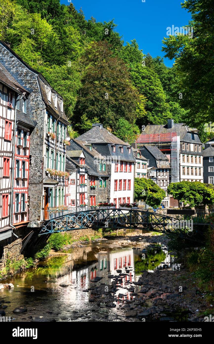 Stadt Monschau über dem Rur in Nordrhein-Westfalen Stockfoto