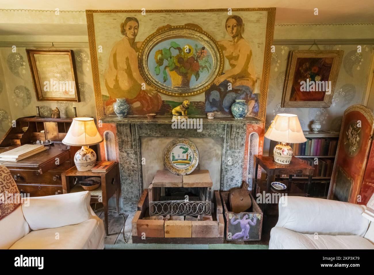 England, East Sussex, Firle, West Firle, Charleston House, Das Haus von Vanessa Bell und Duncan Grant, das Wohnzimmer Stockfoto