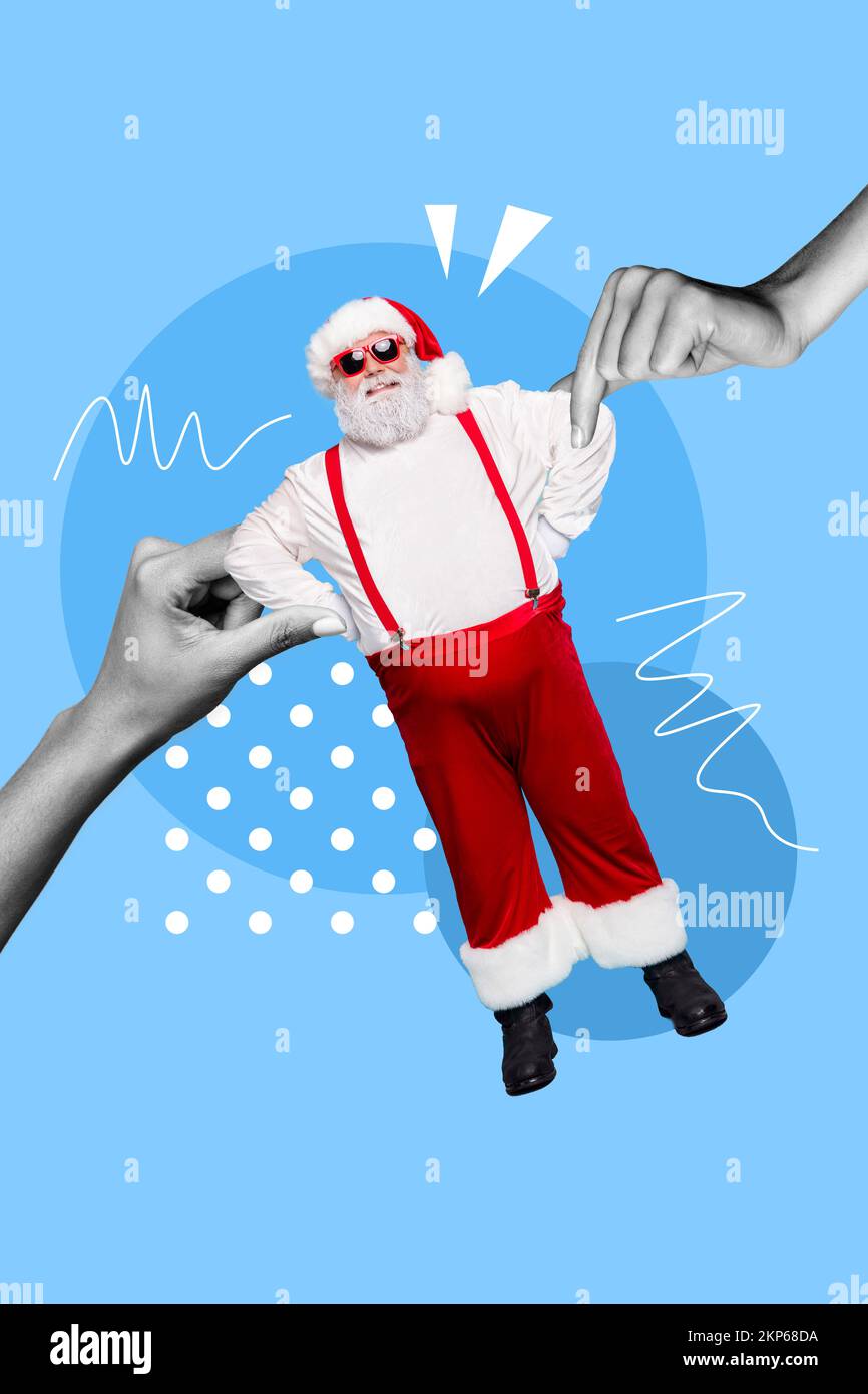 Vertikale Collage Bild von zwei Armen schwarz-weiß Gamma hält Mini flippy Aged santa isoliert auf bemaltem Hintergrund Stockfoto