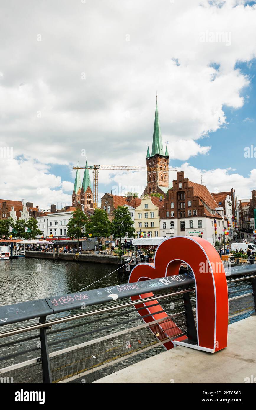 Altstadt mit St. Peter's Church und St. Marienkirche an der Obertrave, Lübeck, Schleswig-Holstein, Deutschland, Europa Stockfoto