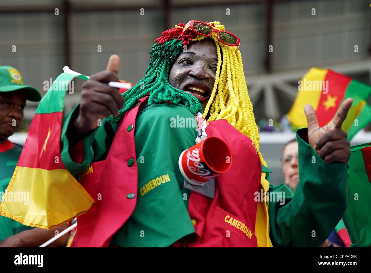 Ein kamerunischer Fan vor dem FIFA-Weltmeisterschaftsspiel der Gruppe G ...