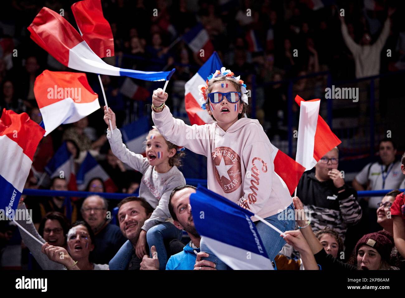 Französische Fans während des FIBA Women's EuroBasket 2023, Qualifiers Group B, Basketballspiel zwischen Frankreich und der Ukraine am 27. November 2022 in Halle Andre Vacheresse in Roanne, Frankreich - Photo Ann-Dee Lamour / CDP MEDIA / DPPI Stockfoto