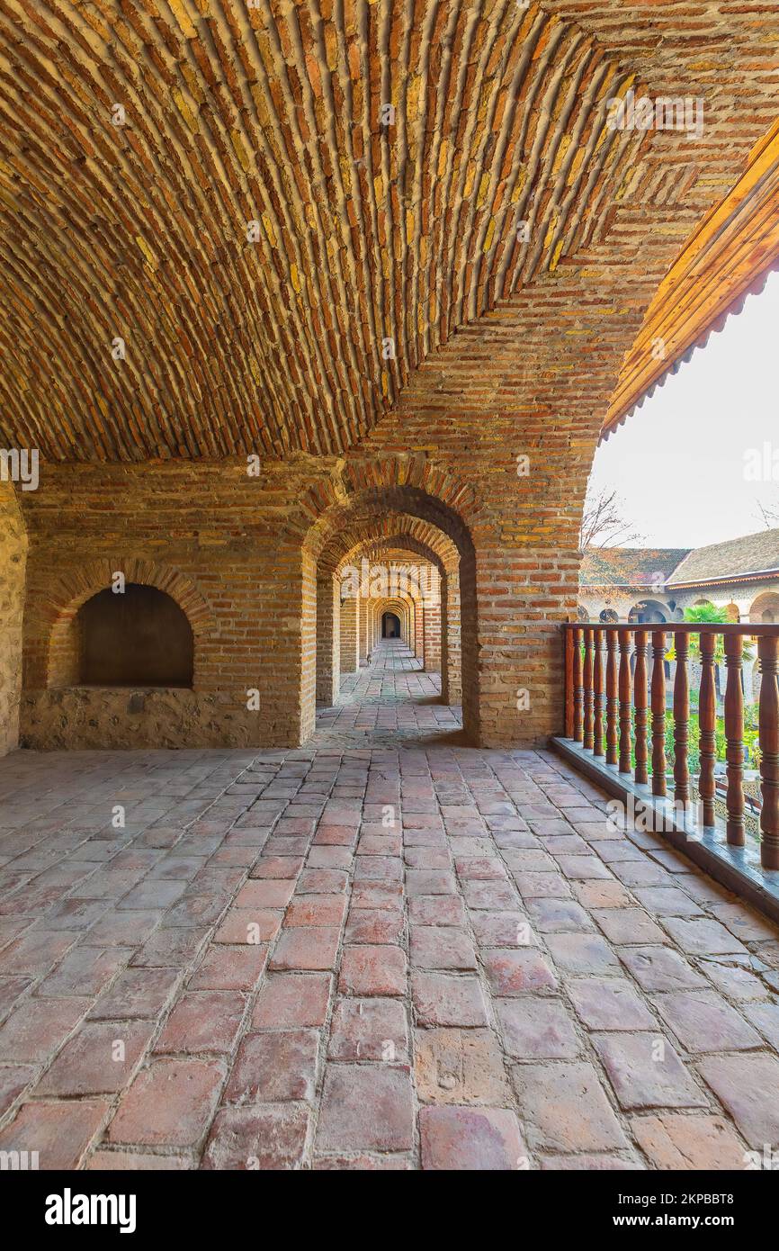 Aserbaidschan, Sheki 12, 2022: Hof des Caravanserai Stockfoto