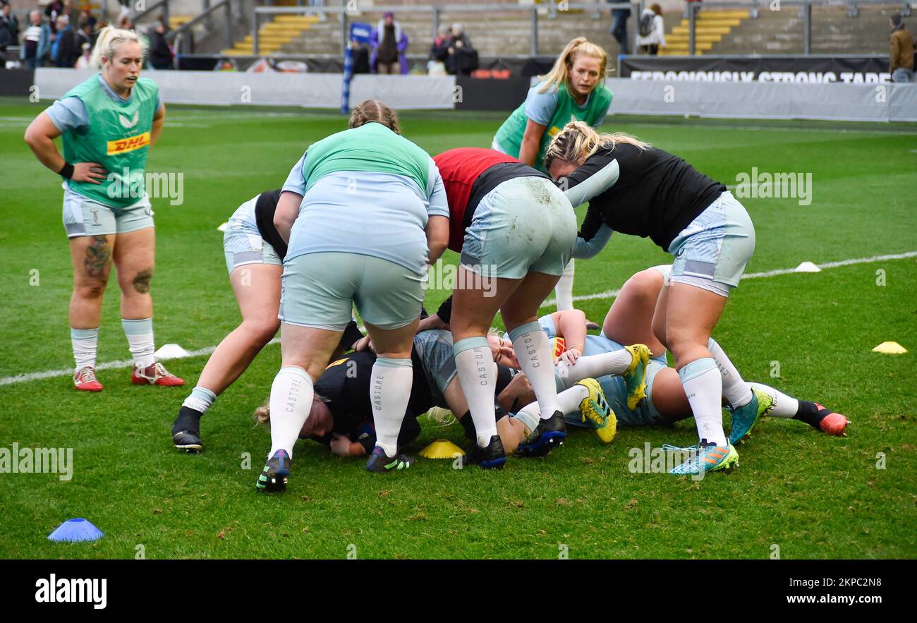 NORTHAMPTON, ENGLAND- Nov -27 - 2022 : Harlequins Women during Warming Up während des Spiels Loughborough Lightning vs Harlequins in Franklin's Gardens am 27. November 2022 in Northampton, England Stockfoto