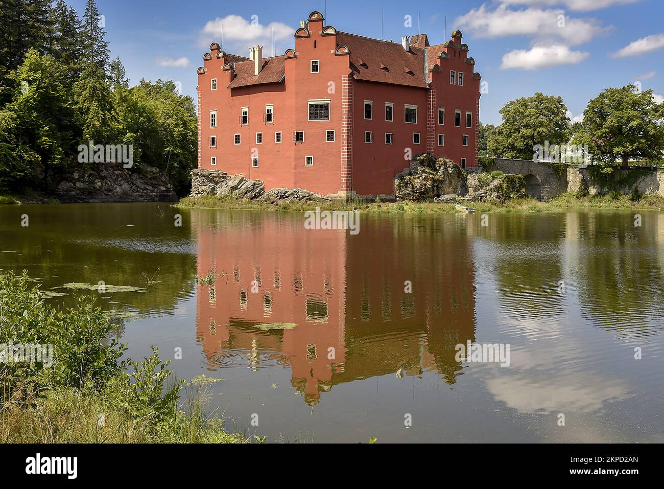 Teich in der Nähe der Burg Cervena Lhota. (CTK Photo/Drahoslav Ramik) Stockfoto