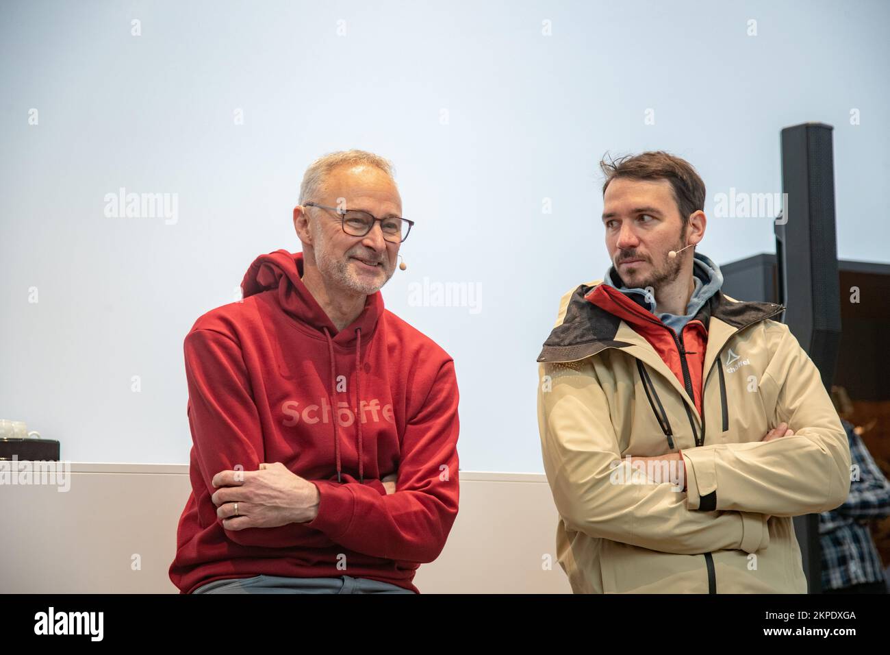 München, Deutschland. 28.. November 2022. Peter Schöffel und Felix Neureuther bei der Pressekonferenz zur Vorstellung der Felix Neureuther Signaturlinie Winterjacken Kollektion bei Schöffel am 28.11.2022 in München. -- Peter Schoeffel und Felix Neureuther auf der Pressekonferenz zur Präsentation der Felix Neureuther Signature Line Winterjacken-Kollektion in Schoeffel am 28. November 2022 in München. (Foto: Alexander Pohl/Sipa USA) Guthaben: SIPA USA/Alamy Live News Stockfoto