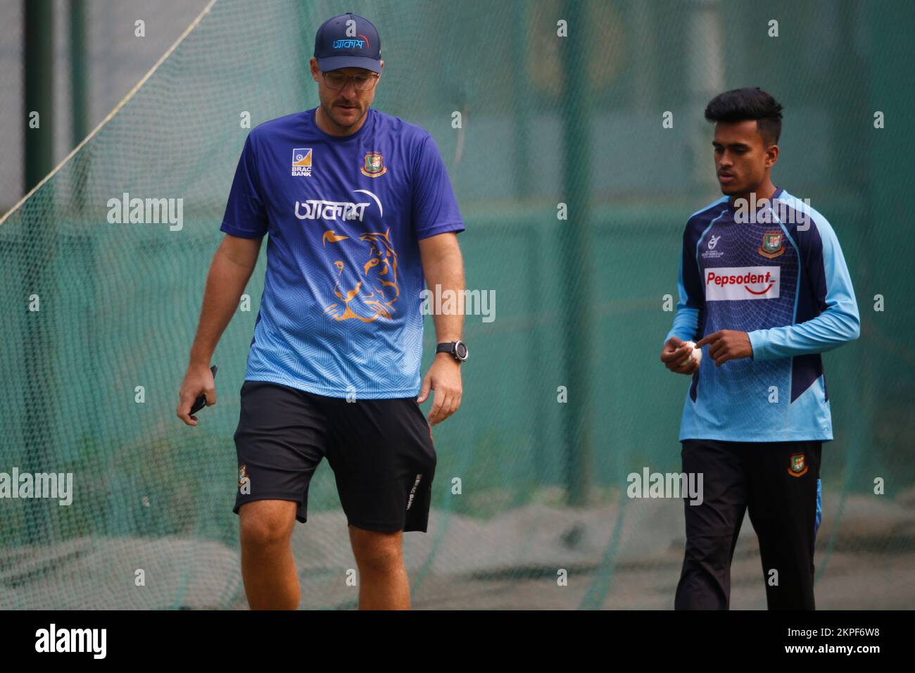 Daniel Vettori Bangladesch BowlingTrainer mit Spinnerinnen im Shere
