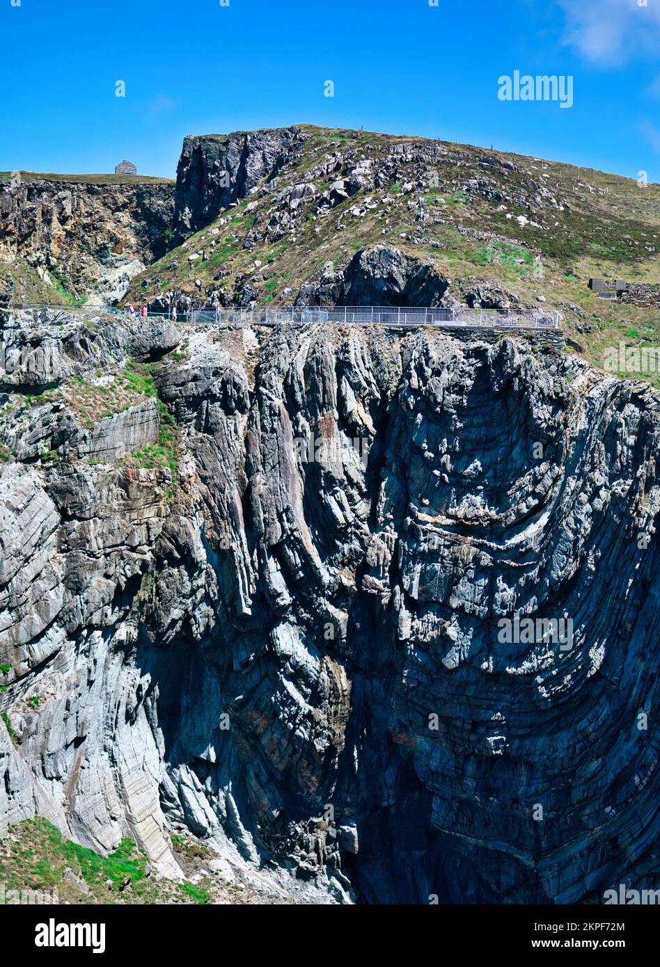Spektakuläre Mizen Head Cliffs an der wilden Westküste Irlands, Mizen Head Halbinsel, Carbery, County Cork, Irland Stockfoto