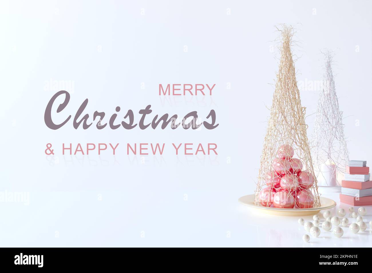 Weihnachtliche Postkarte, pastellweiß, rosa, flach gelegt. Platz für Text, Vorderansicht. Weihnachten, Neujahr oder Winter Komposition. Grußkarte Stockfoto