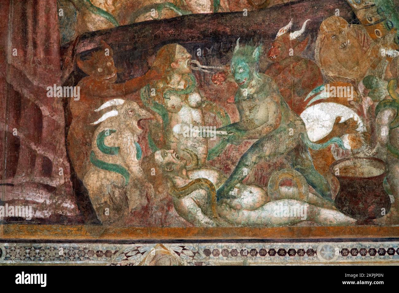 Dämonen foltern die verdammten Seelen. Mittelalterliches Fresko in Camposanto von Pisa, Italien. Stockfoto