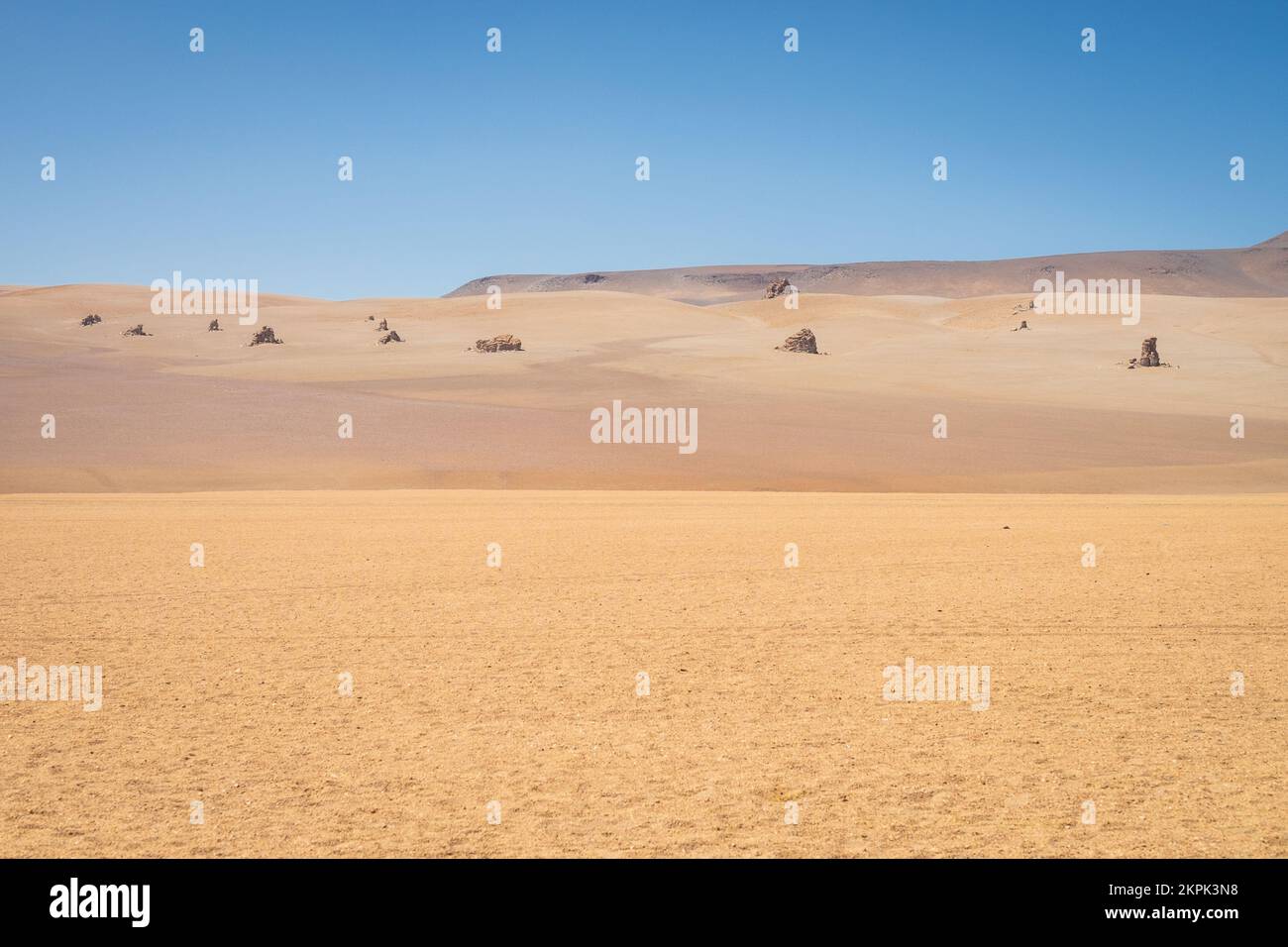 Panoramablick auf die Desierto de Dalí (Dali-Wüste) im Andenschutzgebiet Eduardo Avaroa, Provinz Sur Lípez, Bolivien Stockfoto