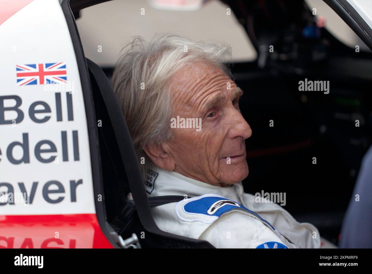 Dereck Bell sitzt im Cockpit des Richard Lloyd Racing, Porsche 962, den er in der Sportwagenweltmeisterschaft 1989 fuhr. Stockfoto