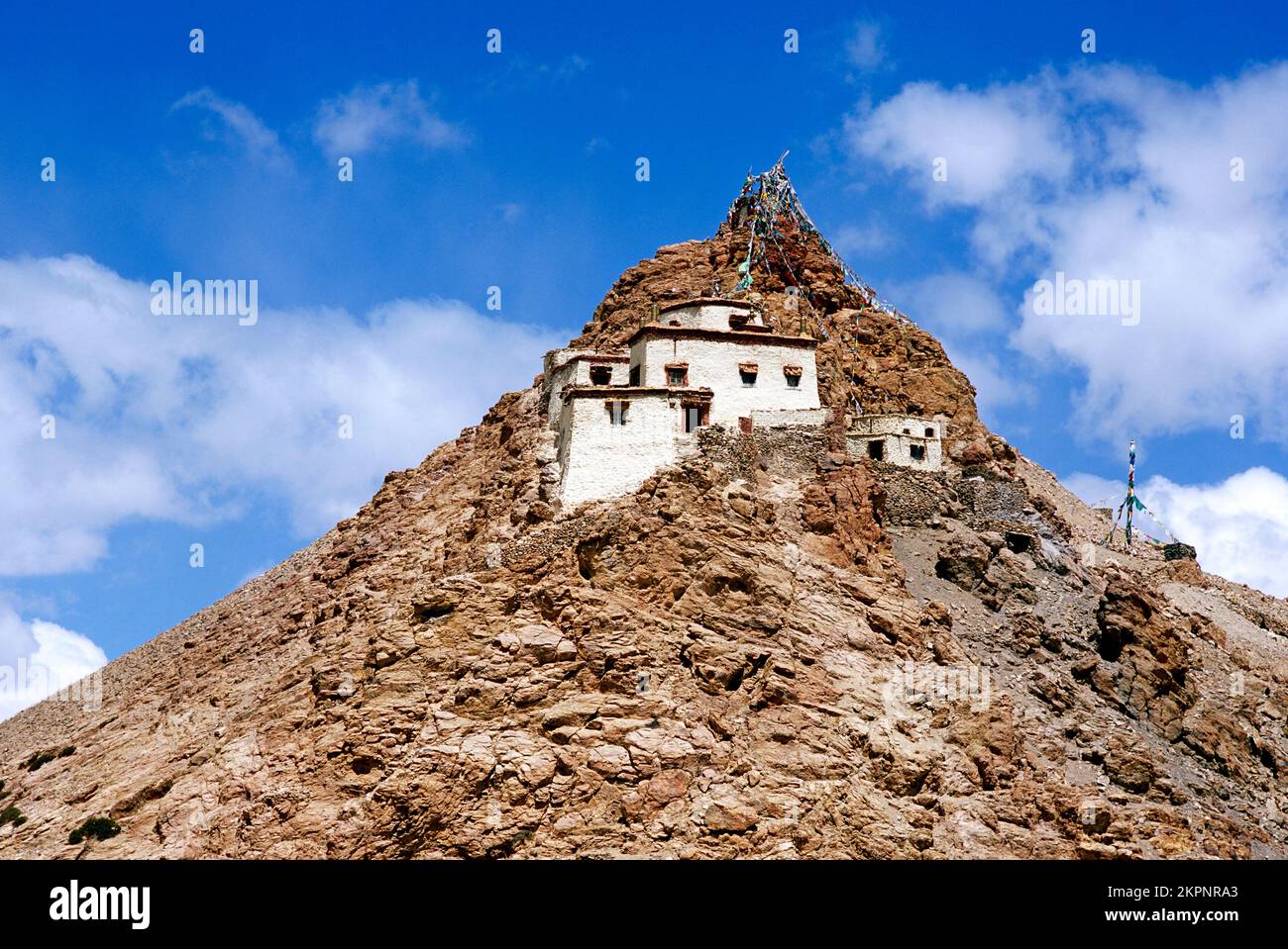 Ein traditioneller Gompa-Tempel am Lago Manasarovar Tibet Stockfoto