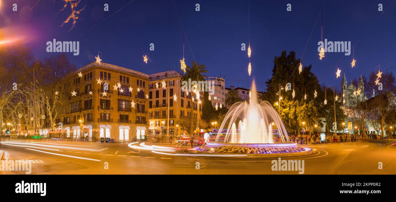 Panoramablick auf die Plaza de la Reina in der berühmten Promenade von Palma. Palma, Mallorca, Balearen, Spanien. Stockfoto