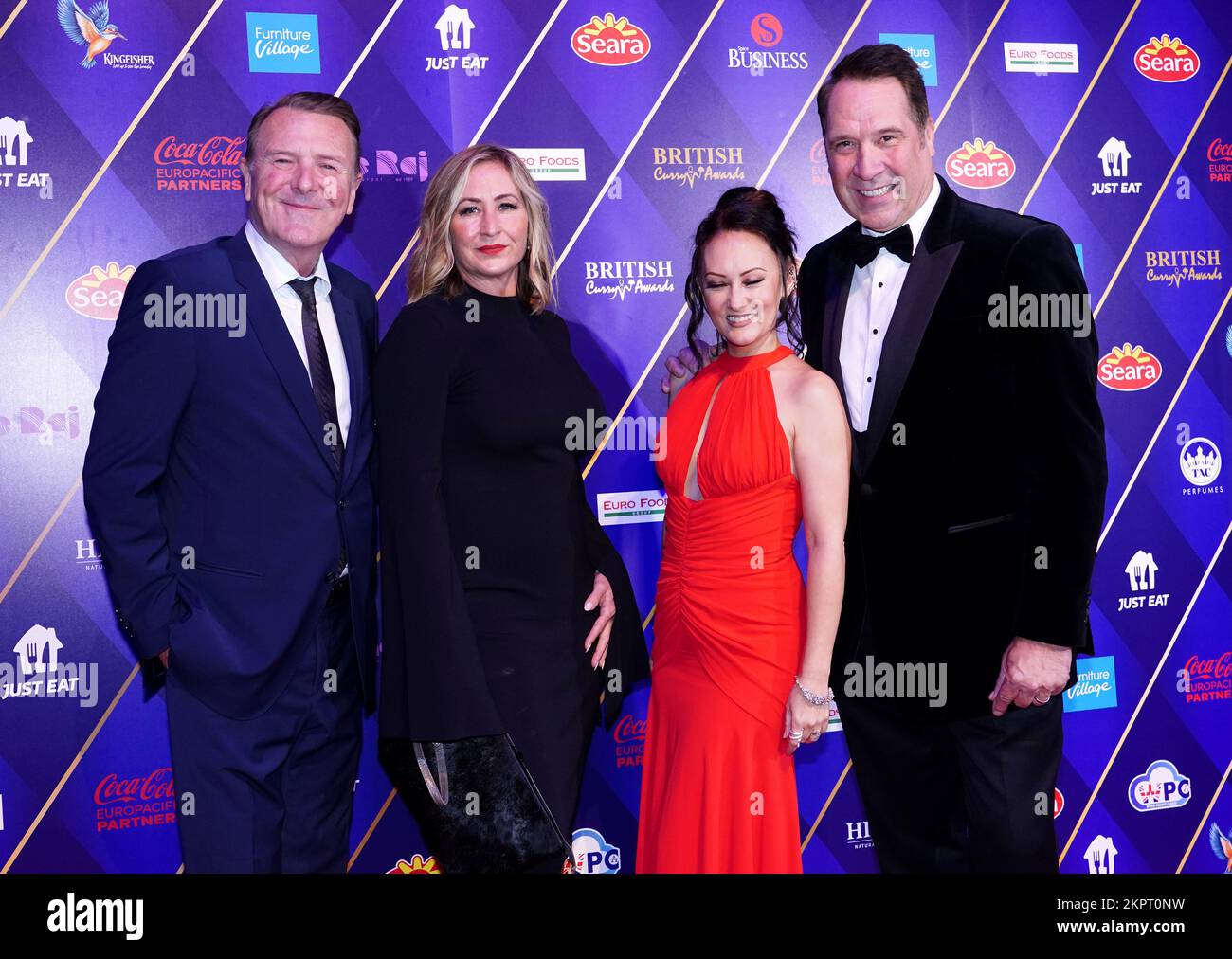 (Von links nach rechts) Phil Tufnell, Dawn Brown, Frankie Poultney und David Seaman kommen bei den British Curry Awards 2022 bei Evolution London an. Foto: Montag, 28. November 2022. Stockfoto