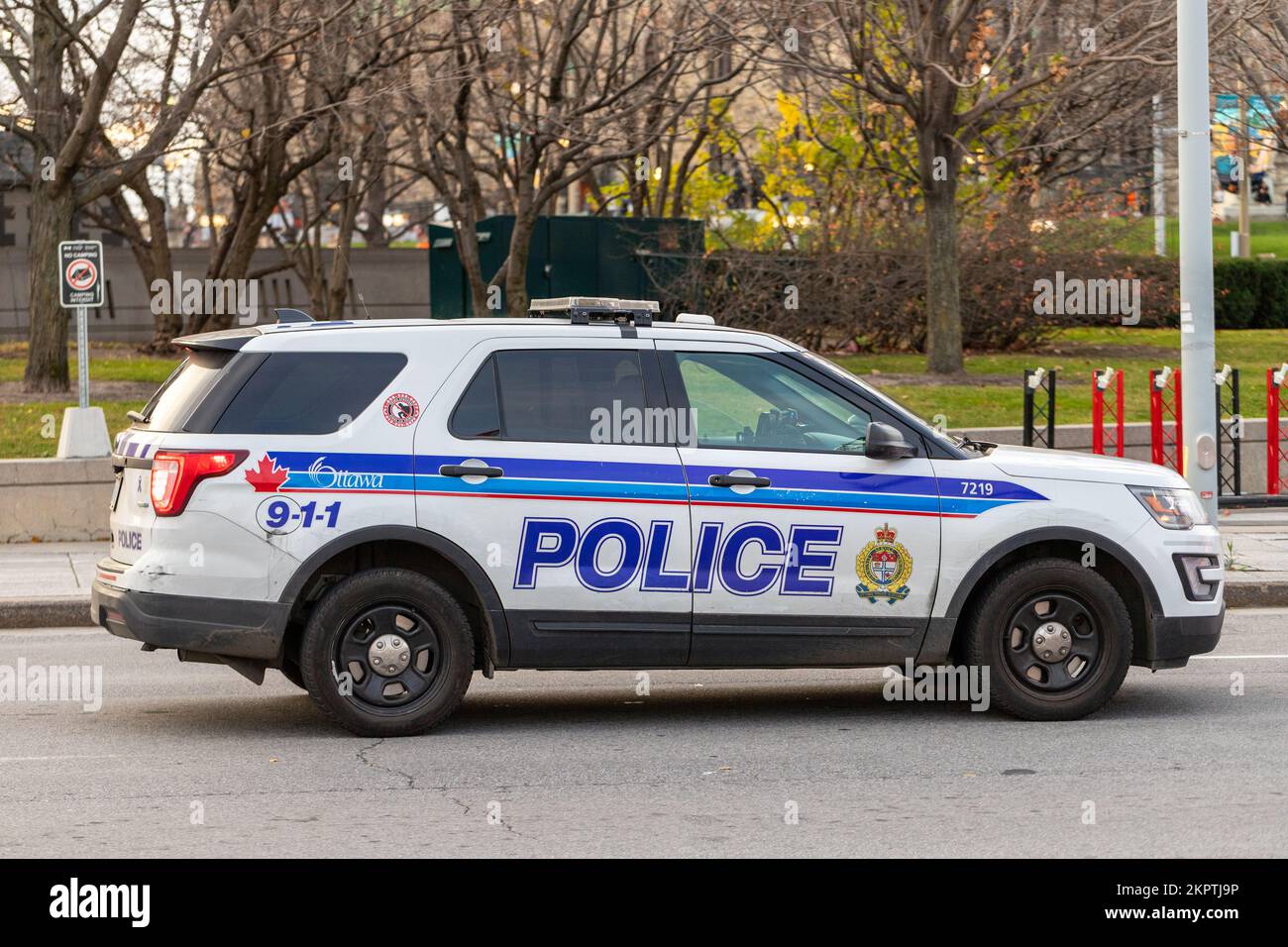 Ottawa, Kanada - 5. November 2022: Polizeiauto auf Straße in der Innenstadt Stockfoto