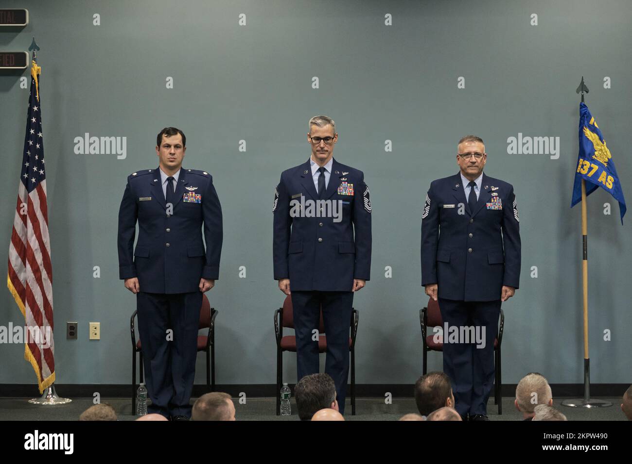 Die 137.. Luftschleuse beförderte ihren Senior Enlisted Leader (SEL) Senior Master Sgt. Vincent Fasano in den Rang des Chief Master Sergeant, während einer Zeremonie im 105.. Luftschleusflügel, Stewart Air National Guard Base, Newburgh, NY, am 3. November 2022. Stockfoto