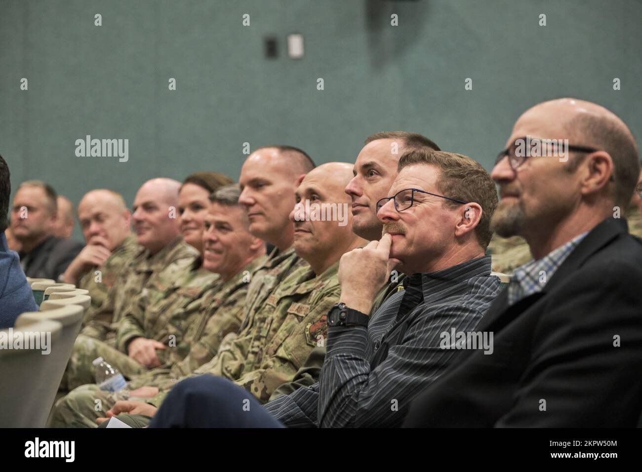 Die 137.. Luftschleuse beförderte ihren Senior Enlisted Leader (SEL) Senior Master Sgt. Vincent Fasano in den Rang des Chief Master Sergeant, während einer Zeremonie im 105.. Luftschleusflügel, Stewart Air National Guard Base, Newburgh, NY, am 3. November 2022. Stockfoto