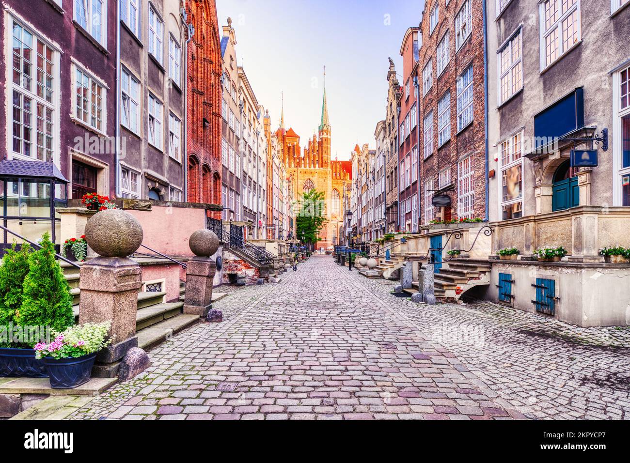 Die berühmte Mariacka-Straße mit der Basilika St. Mary im Hintergrund, Danzig, Polen, Europa Stockfoto