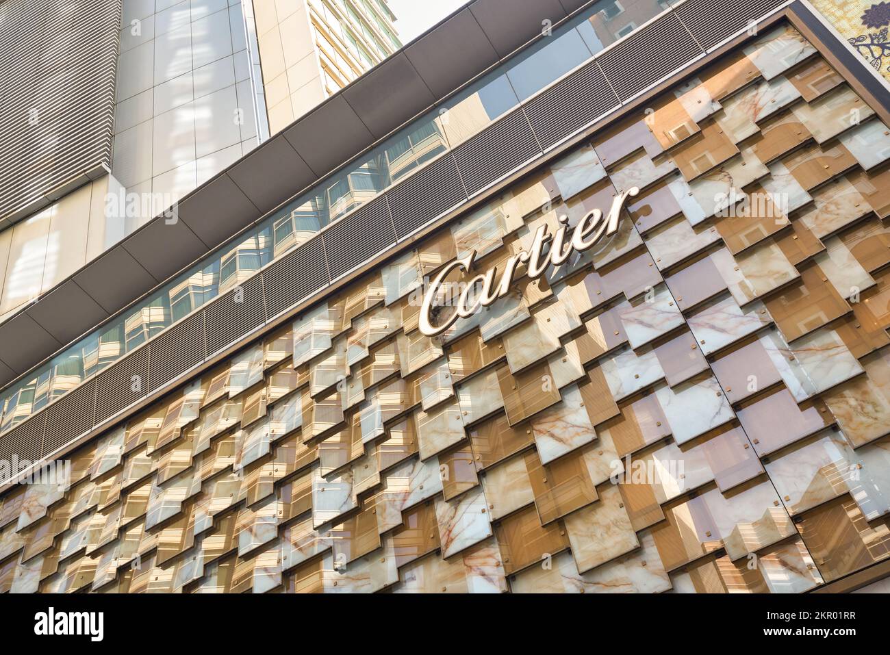 HONGKONG - CIRCA DEZEMBER 2019: Cartier-Schild wie beim Gebäude in Hongkong. Stockfoto