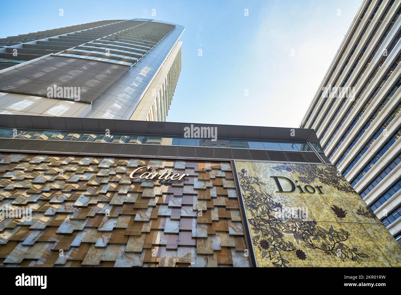 HONGKONG - CIRCA DEZEMBER 2019: Cartier-Schild wie beim Gebäude in Hongkong. Stockfoto