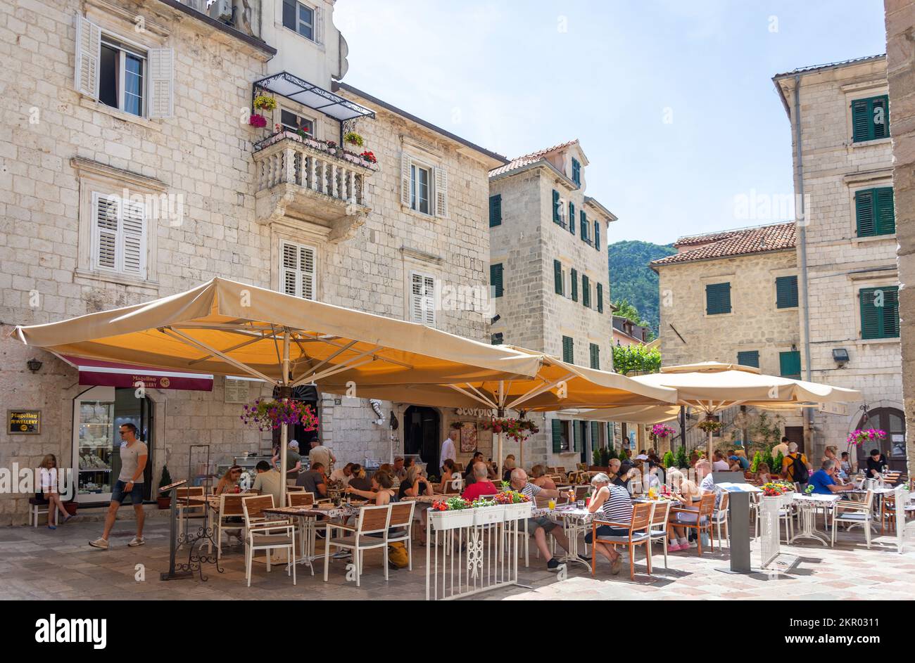 La Piazzetta Restaurant, St. Luca's Square, Altstadt, Kotor, Dalmatien, Montenegro Stockfoto