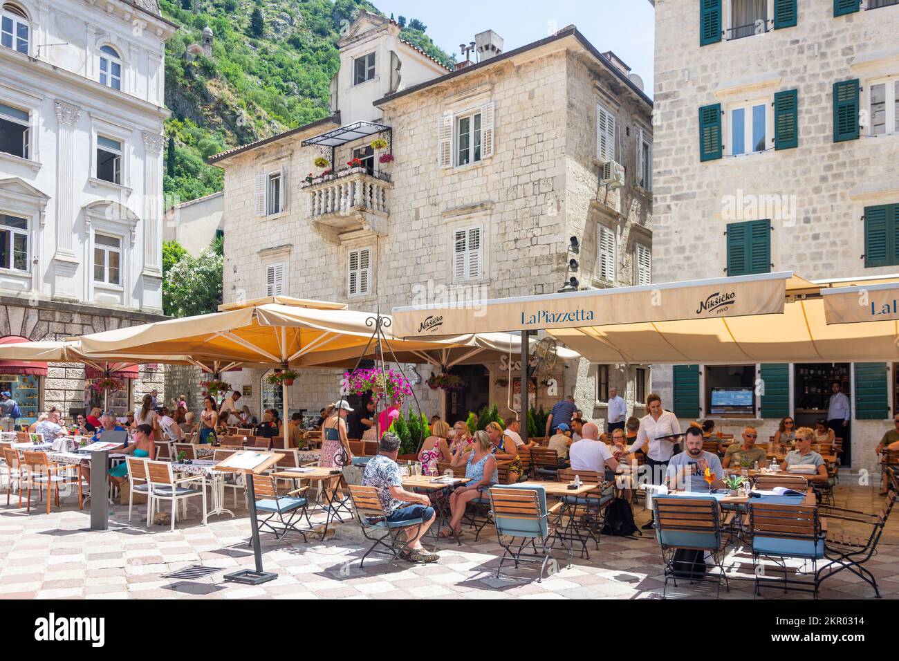 La Piazzetta Restaurant, St. Luca's Square, Altstadt, Kotor, Dalmatien, Montenegro Stockfoto