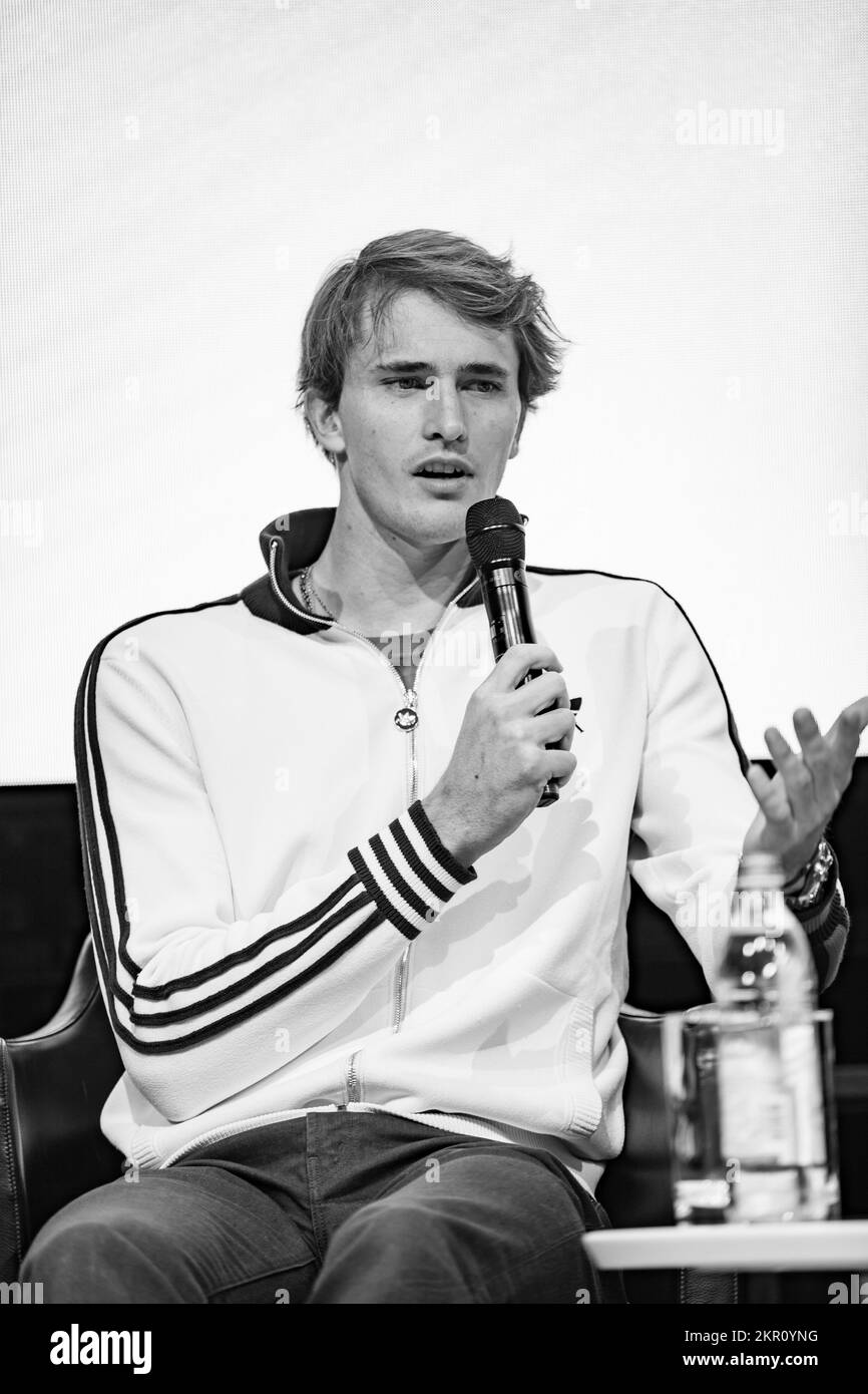 München, Deutschland. 28.. November 2022. Alexander Zverev bei der ISPO Cup Verleihung an Patagonien am 28.11.2022 in München. -- Alexander Zverev bei der ISPO-Cup-Zeremonie in Patagonien am 28. November 2022 in München. (Foto: Alexander Pohl/Sipa USA) Guthaben: SIPA USA/Alamy Live News Stockfoto