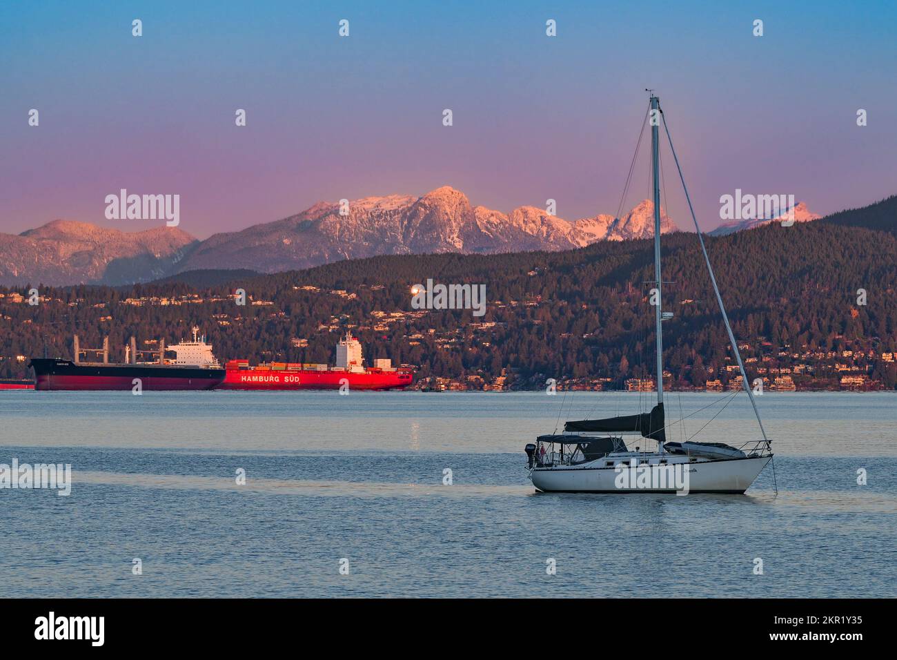 Schiffe vor Anker, English Bay, Vancouver, British Columbia, Kanada Stockfoto