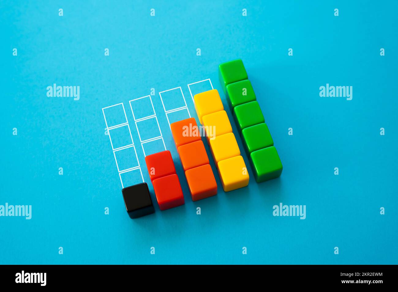 Maximale Leistung. Entwicklungskonzept, Karrierefortschritt. Upgrade und Level-up. Fortschritt. Energieeffizienz. Wachstum l Stockfoto