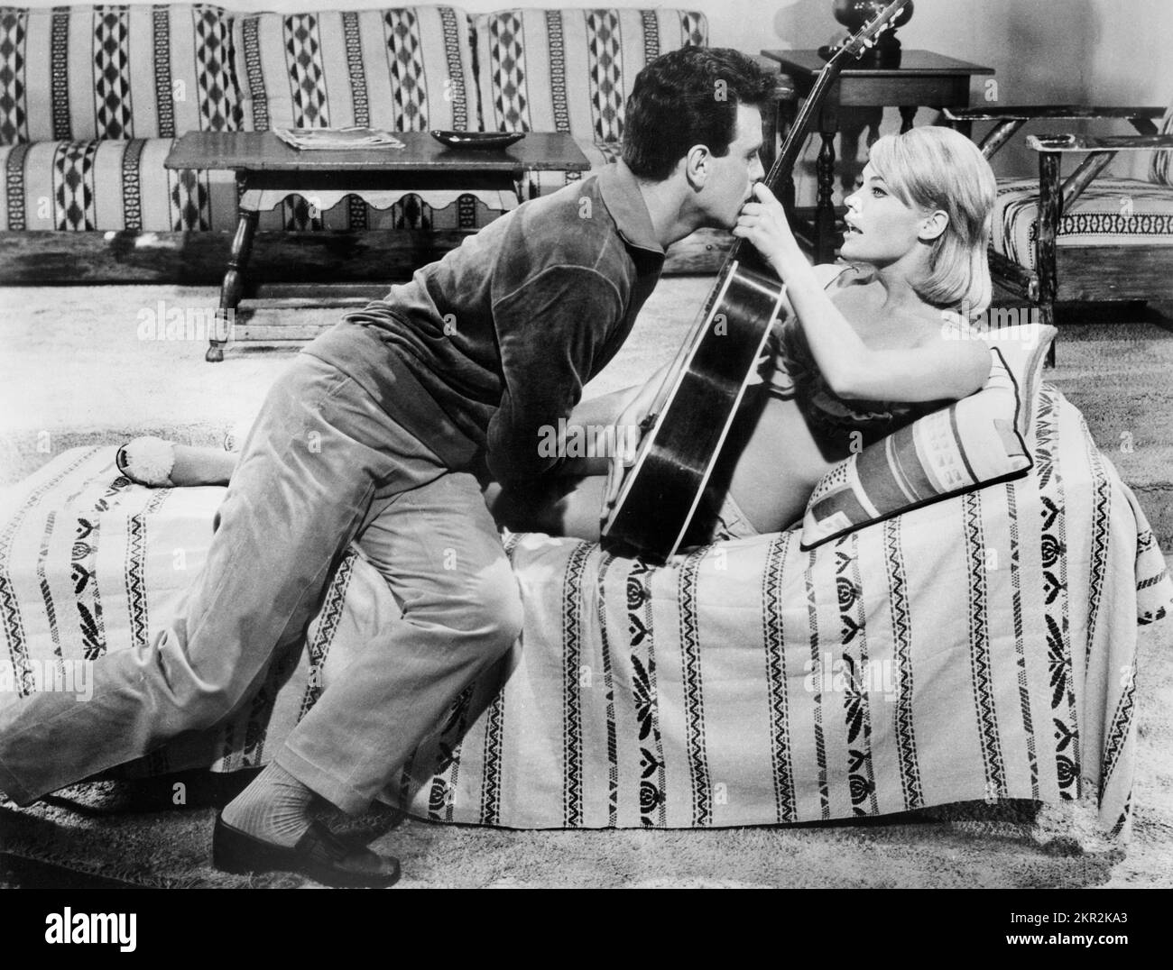 Fabrizio Mioni, Chris Noel, am Set des Films, 'Get Yourself a College Girl', MGM, 1964 Stockfoto
