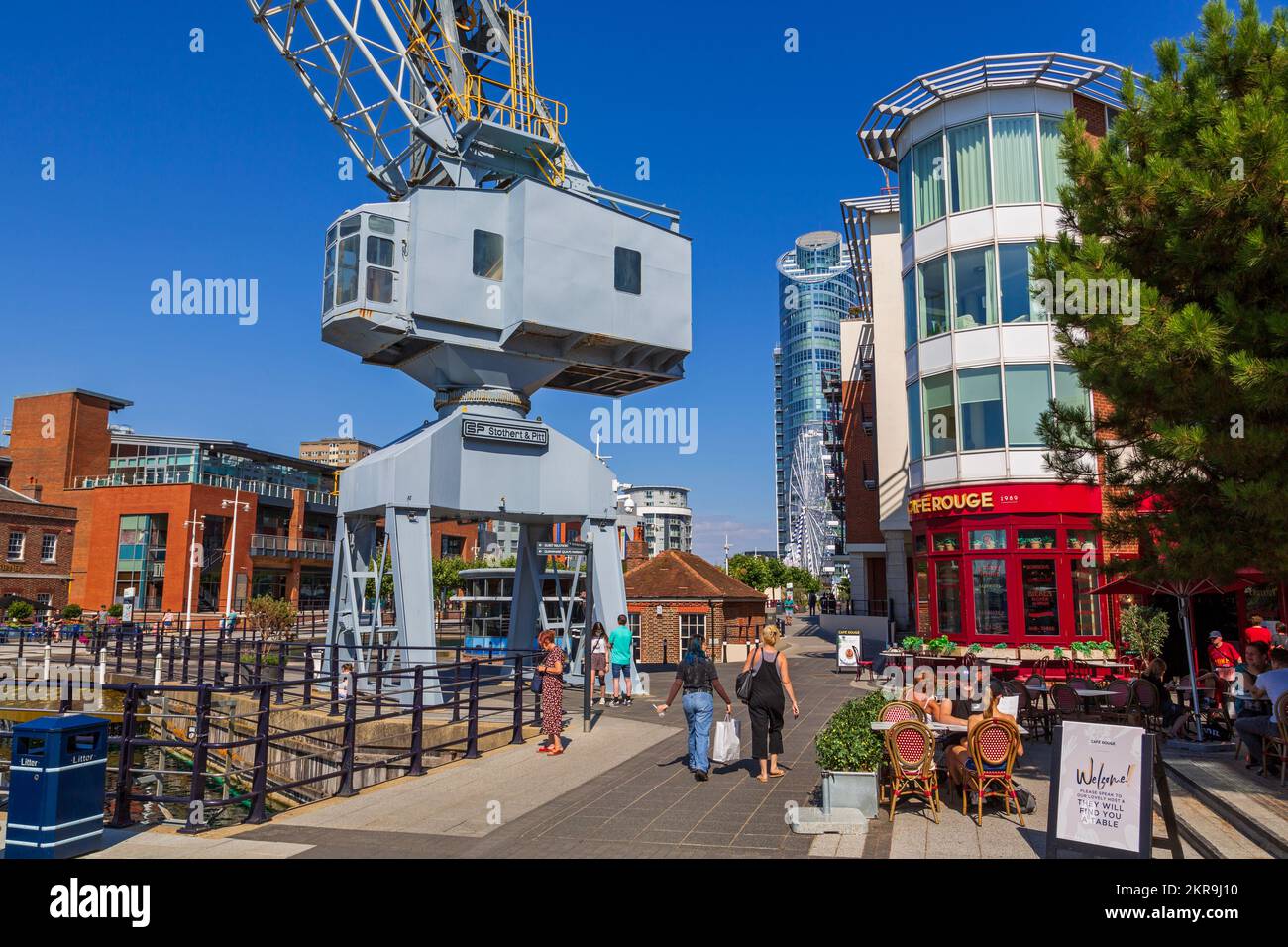 Crane am Gunwharf Quay, Portsmouth Harbour, Hampshire, England, Vereinigtes Königreich Stockfoto
