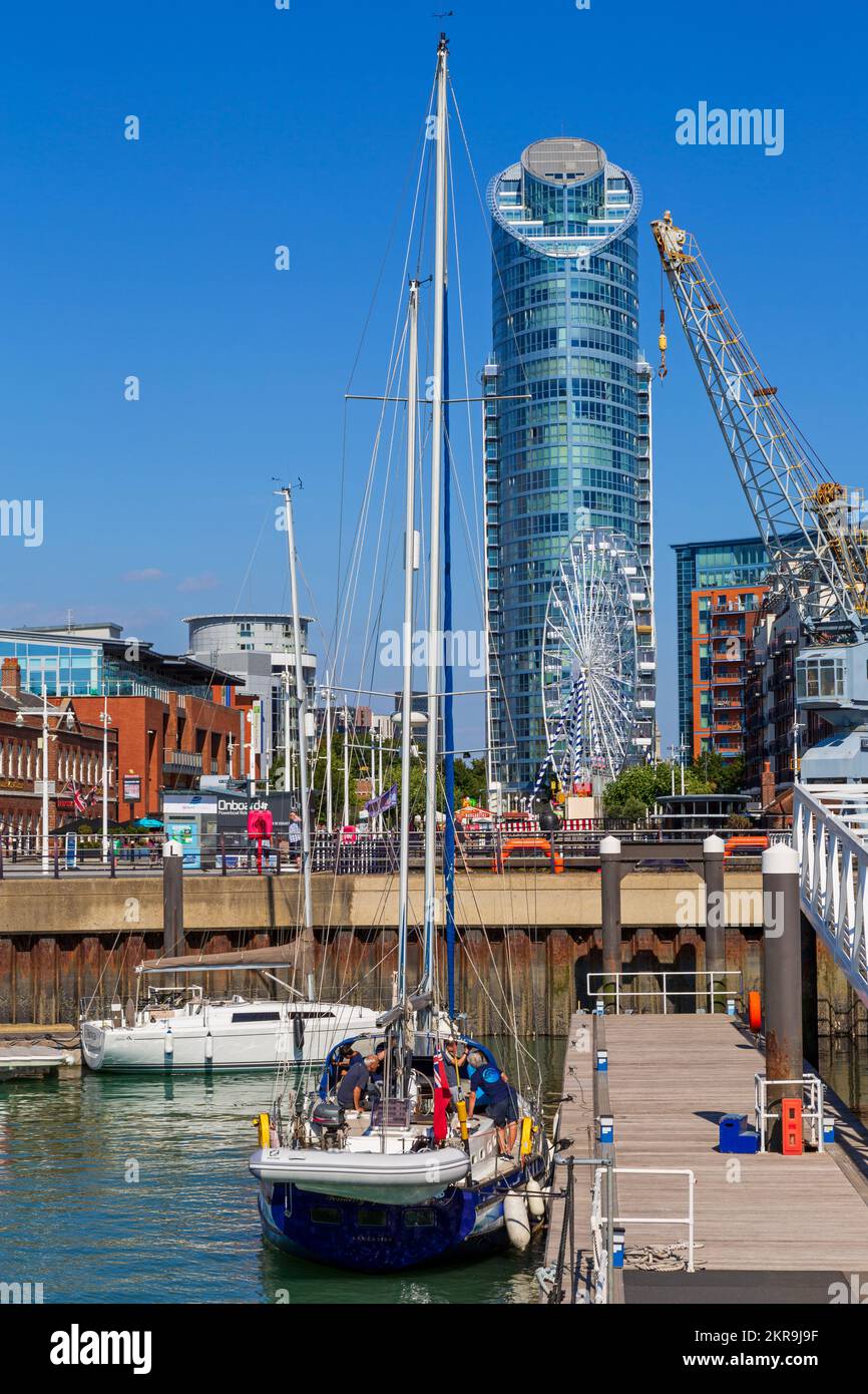 Gunwharf Quay, Portsmouth Harbour, Hampshire, England, Vereinigtes Königreich Stockfoto