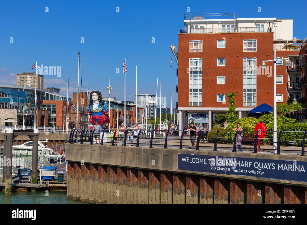 Apartments am Gunwharf Quay, Portsmouth Harbour, Hampshire, England, Großbritannien Stockfoto
