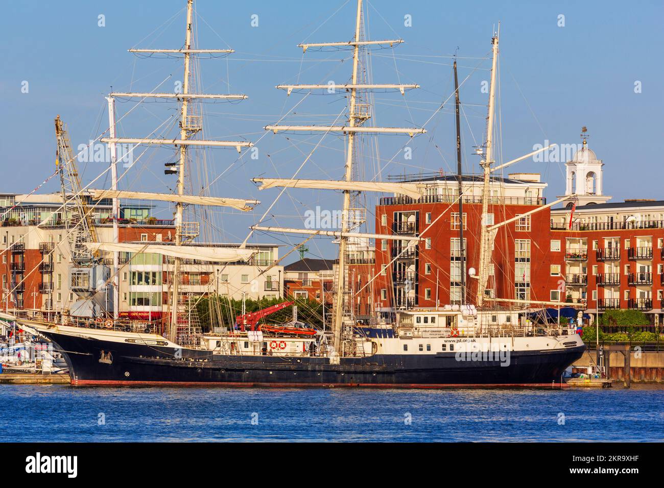 SV Haracious, Gunwharf Quay, Portsmouth Harbour, Hampshire, England, Vereinigtes Königreich Stockfoto