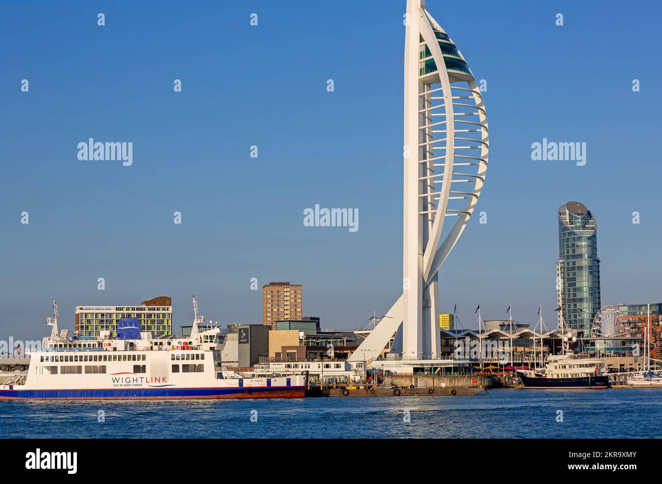 Spinnaker Tower, Gunwharf Quay, Portsmouth, Hampshire, England, Vereinigtes Königreich Stockfoto