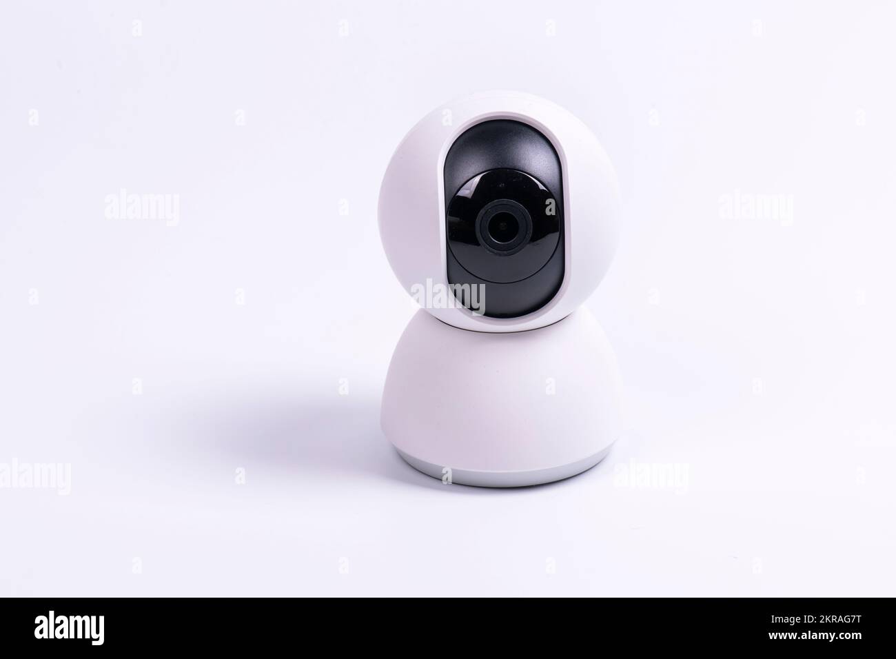 Ampel Säule Und Sicherheits-Kamera Isoliert Auf Weißem Hintergrund