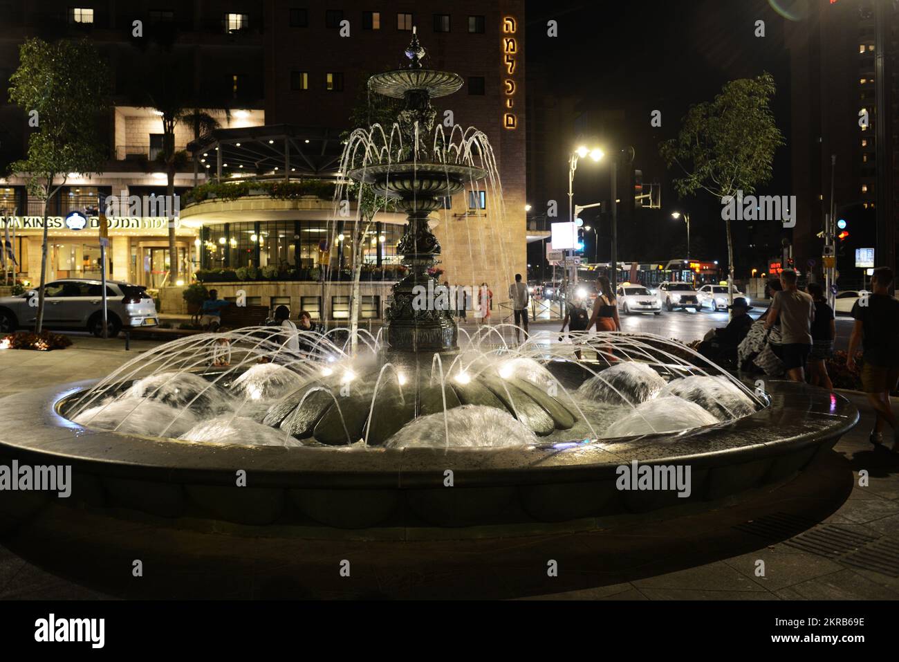 Einen hübschen Brunnen auf Frankreich (Paris) Platz vor dem Terra Sancta Gebäude in Jerusalem. Stockfoto