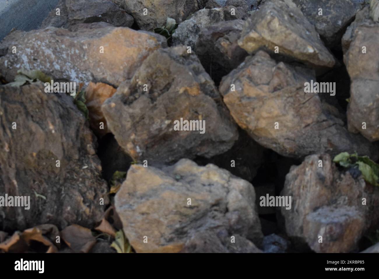 Ein Haufen Steine am Tag Stockfoto