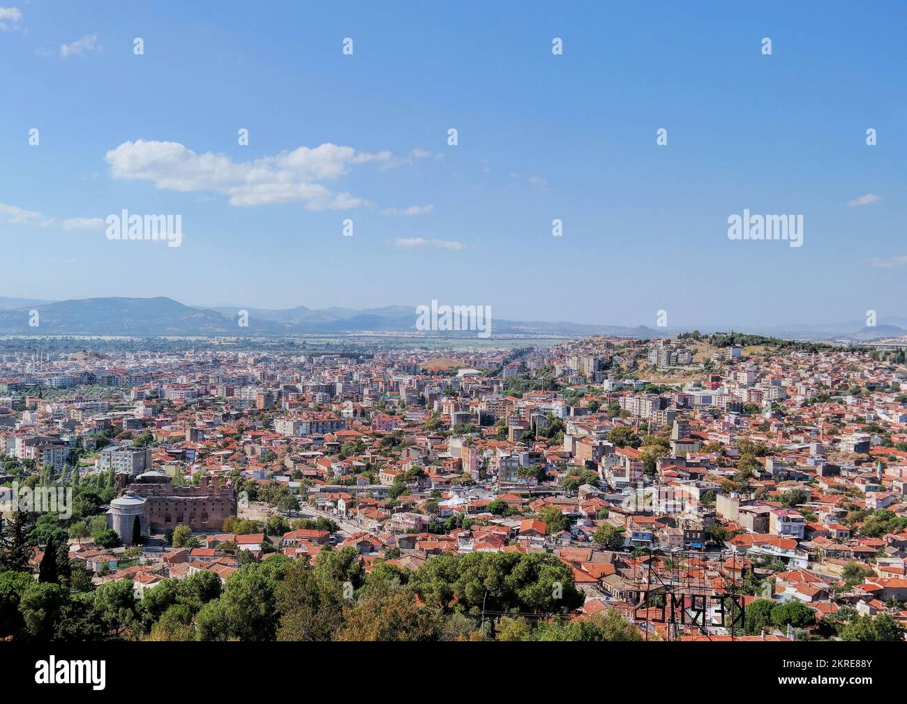 Bergama, Türkei, September 2018: Bergama-Stadtbild von Pergamon Akropolis, das zum UNESCO-Weltkulturerbe gehört Stockfoto