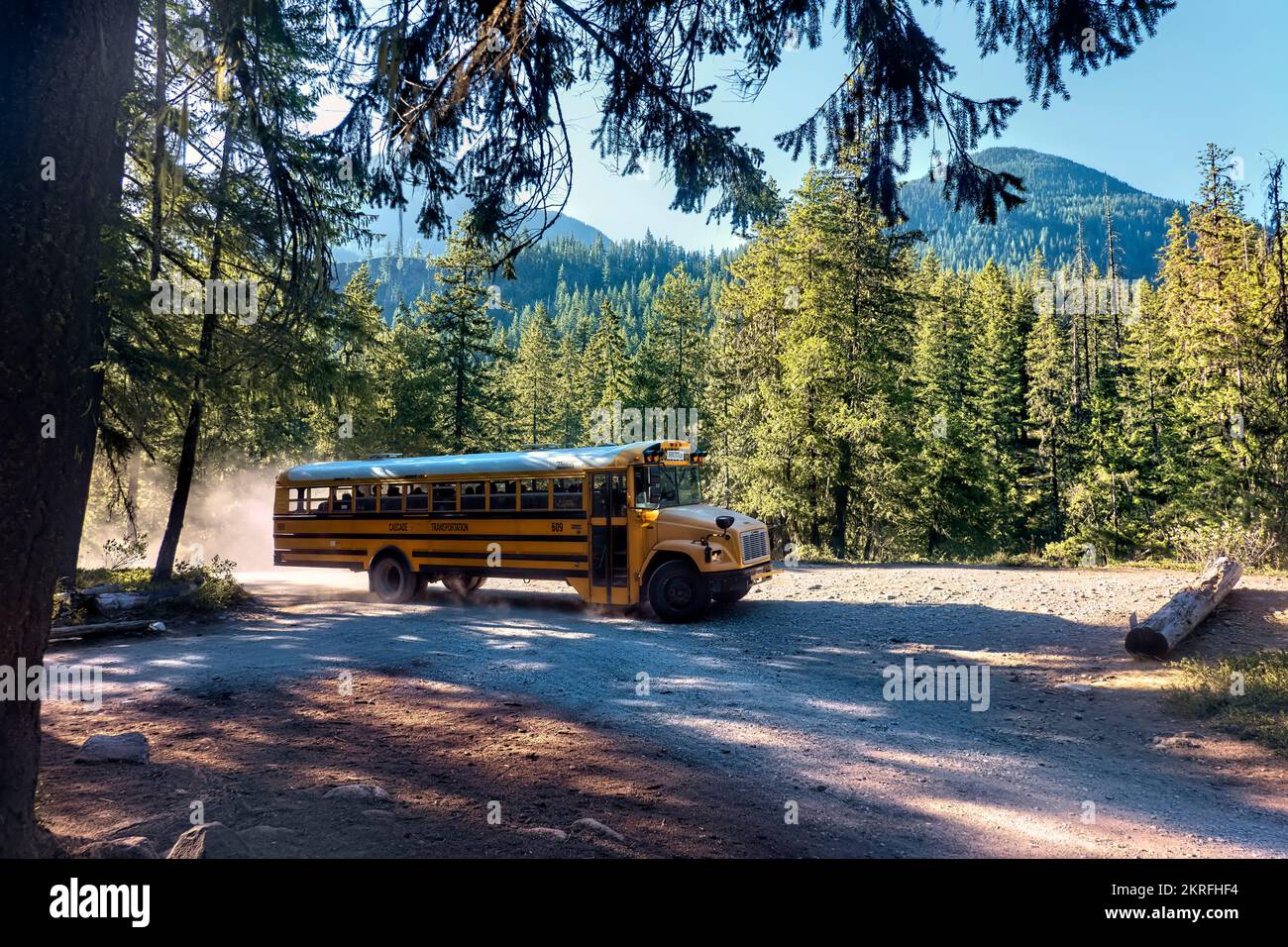 Schulbusse werden für den Transport im North Cascades National Park, Stehekin, Washington, USA, eingesetzt Stockfoto