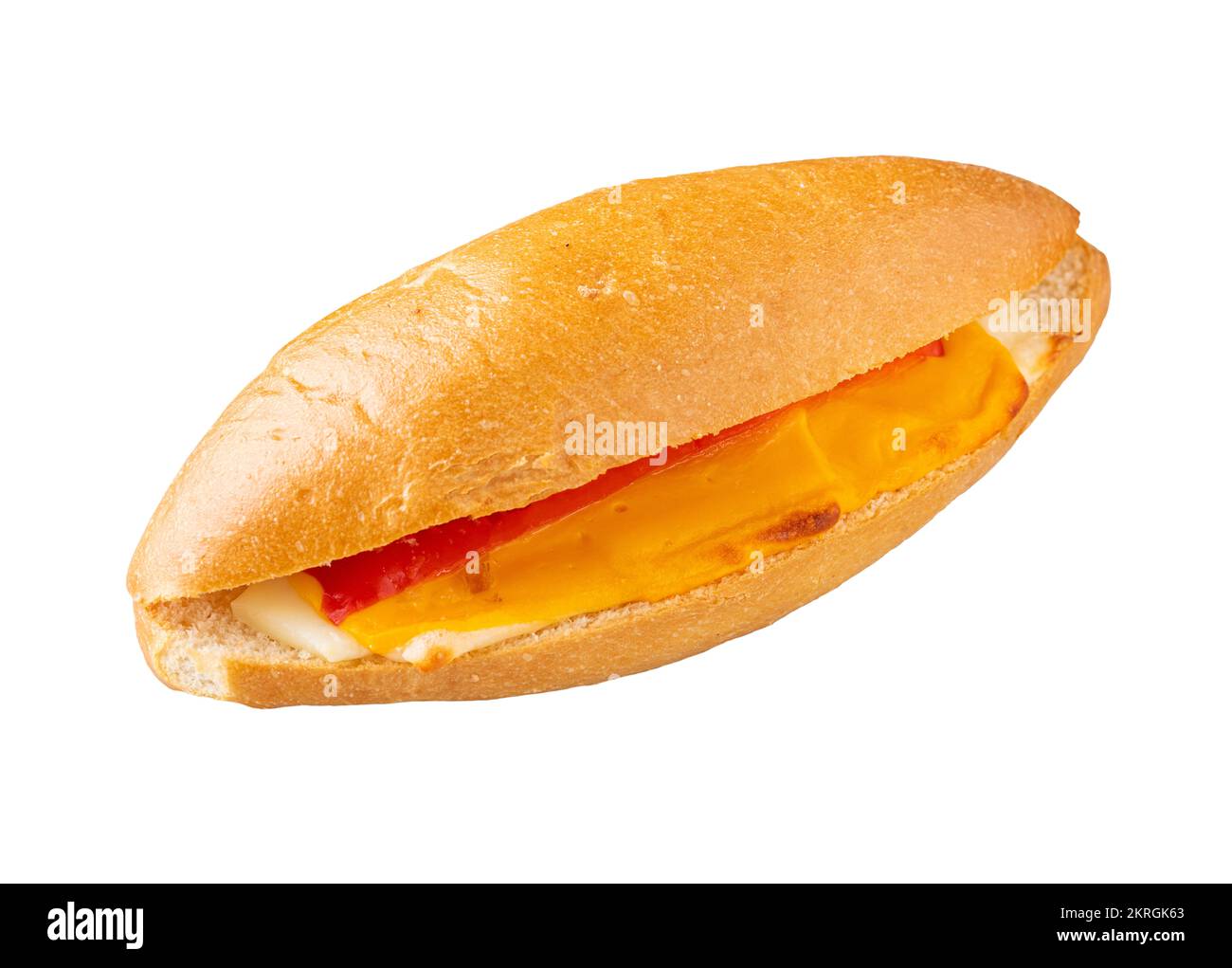 Drei Käsesandwiches mit Tomaten und Gurken auf isoliertem weißem Hintergrund Stockfoto