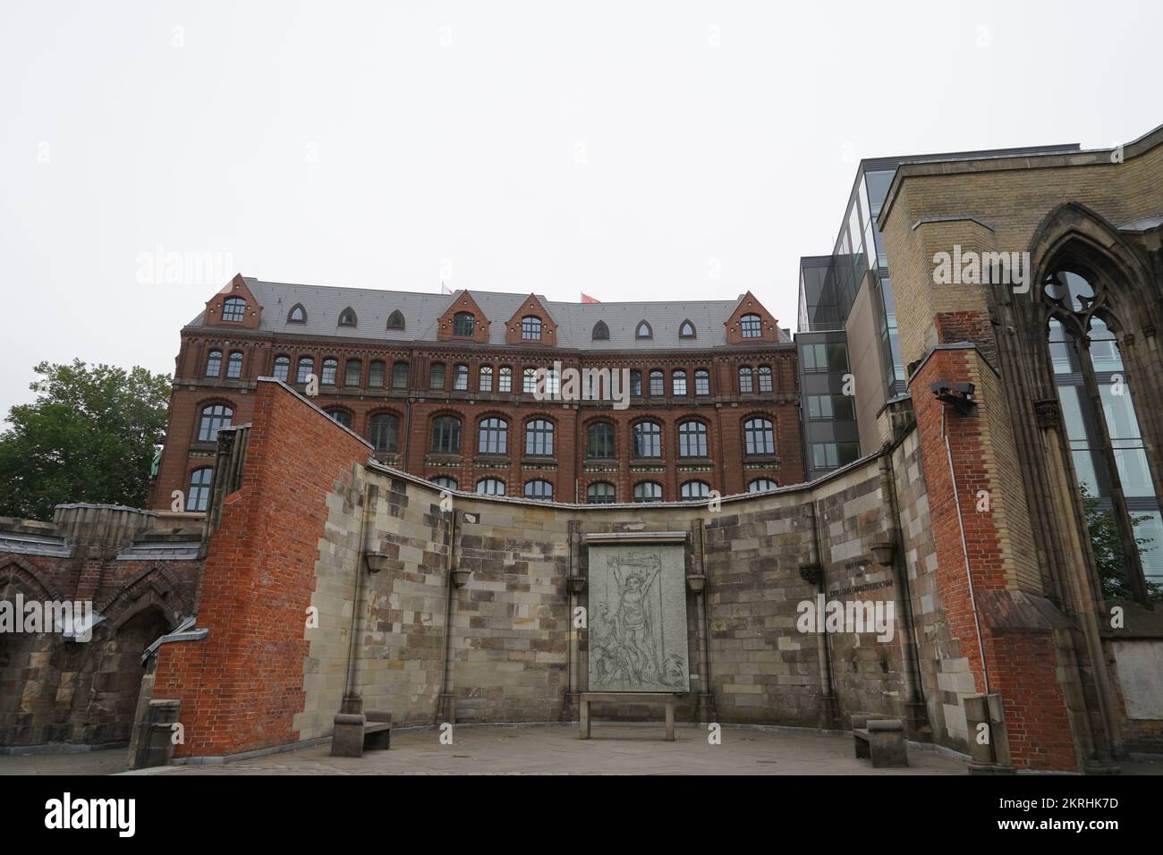 Ausschnitt der Memorial Street Nicolai im Stadtzentrum, erinnert an die Zerstörung durch den Zweiten Weltkrieg Stockfoto