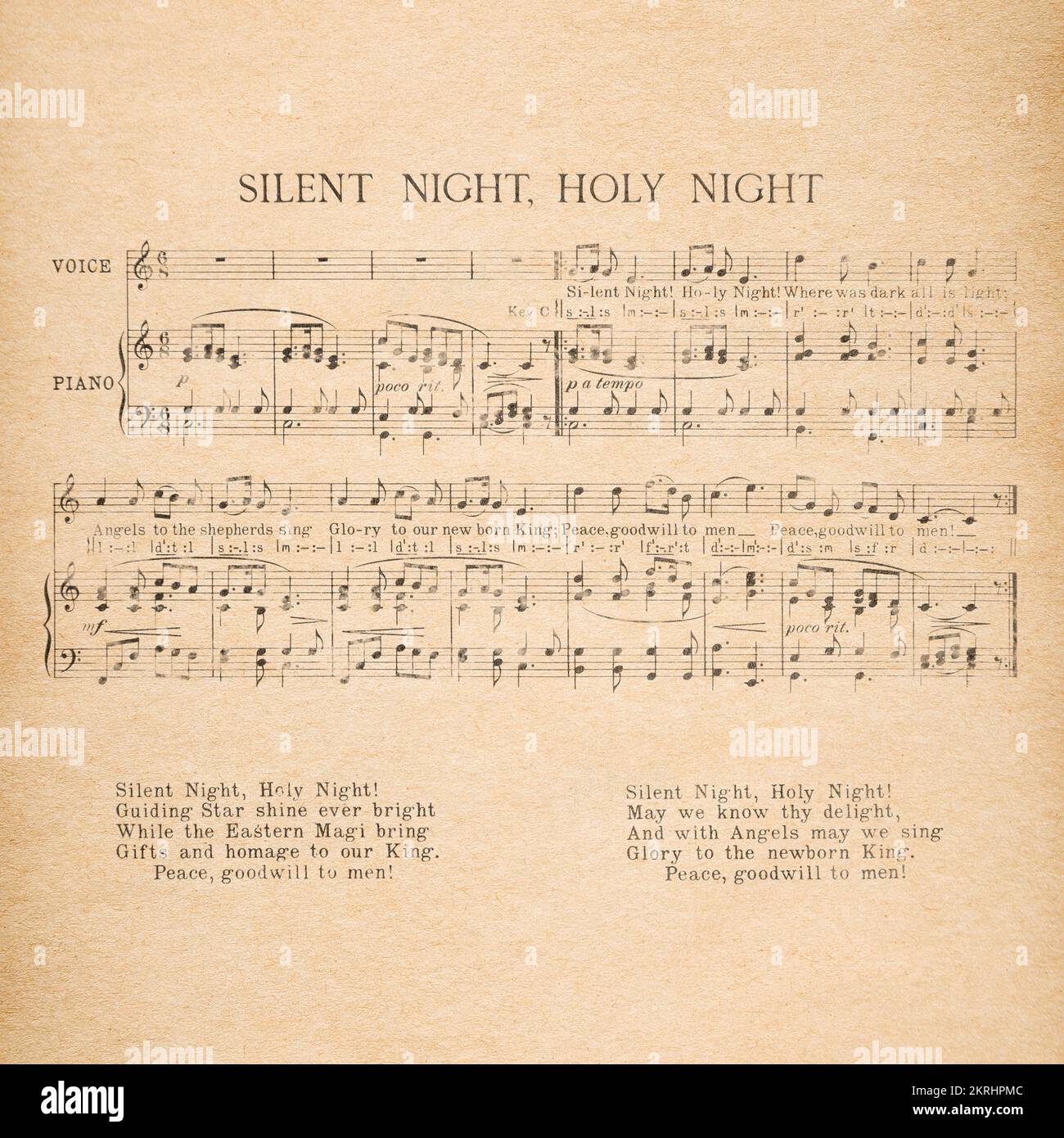 Weihnachtslieder. Altes Notenblatt "Stille Nacht". Hintergrund für gebrauchtes Papier Stockfoto