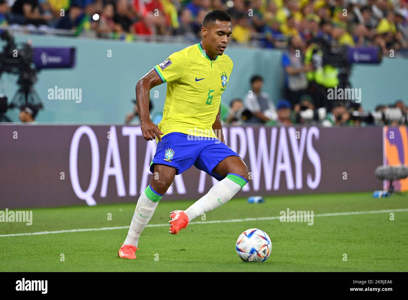 Doha, Katar. 28.. November 2022. ALEX SANDRO (BH), Action, Einzelaktion, Einzelbild, Ausschnitt, Ganzkörperaufnahme, ganze Figur. Brasilien (BRA) - Schweiz (SUI) 1-0 Gruppenstufe G auf 28.11.2022, Stadium 974, Fußball-Weltmeisterschaft 2022 in Katar ab 20,11. - 18.12.2022? Kredit: dpa Picture Alliance/Alamy Live News Stockfoto