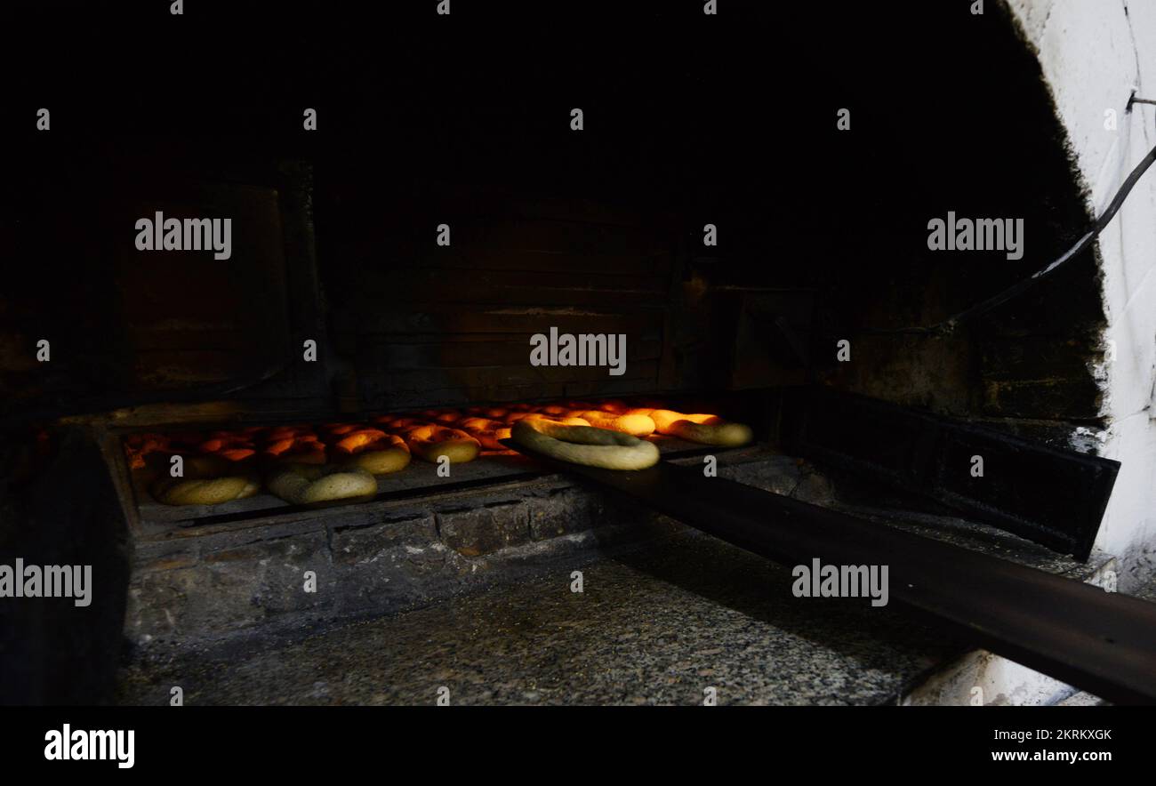 Eine traditionelle Feuerofenbäckerei, spezialisiert auf Ka'ek Al-Quds - Sesambagelbrot. Christliches Viertel, Altstadt von Jerusalem. Stockfoto